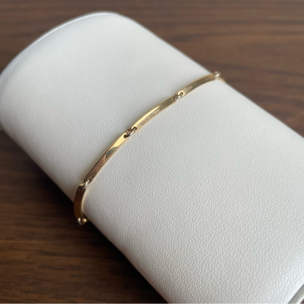 Avon Dainty Gold Toned Bracelet